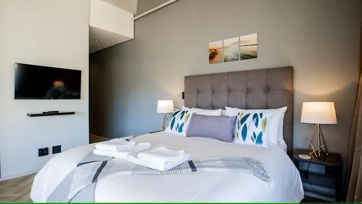 D'Luxe On Thibault By Ctha Daire Cape Town Güney Afrika