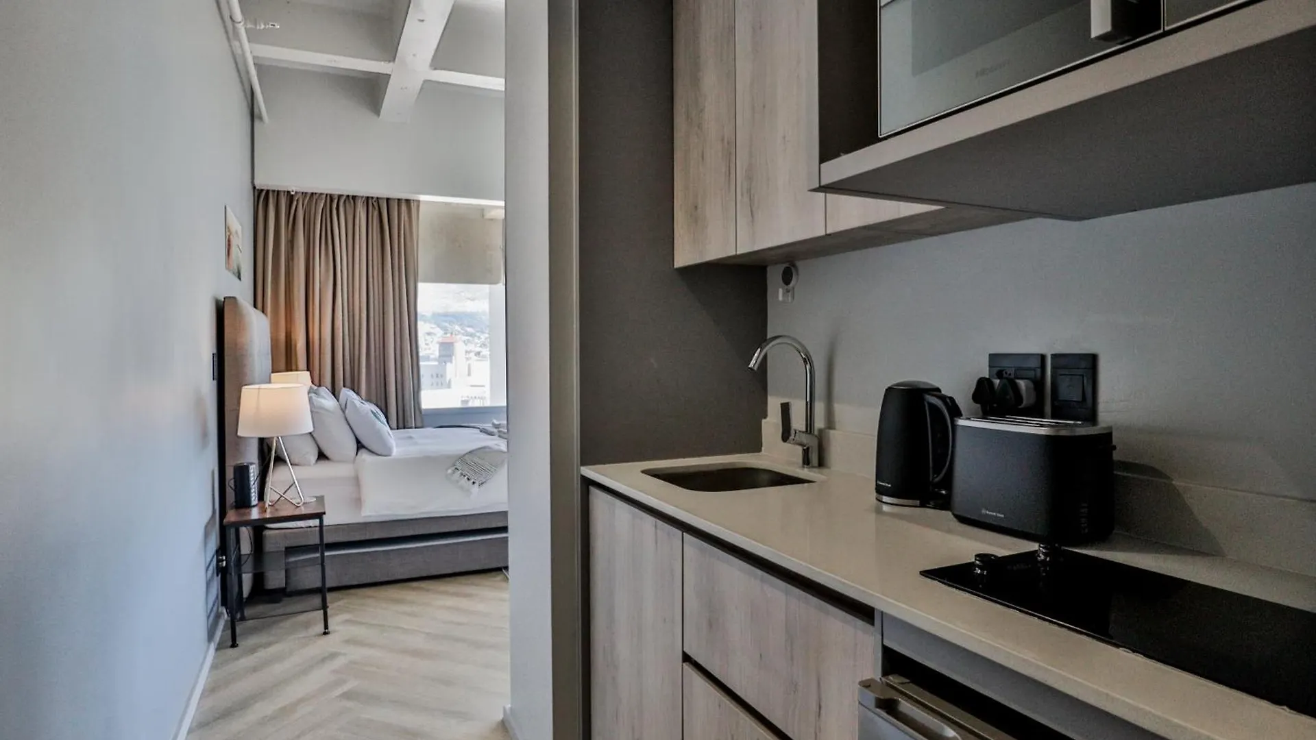 D'Luxe On Thibault By Ctha Daire Cape Town Güney Afrika